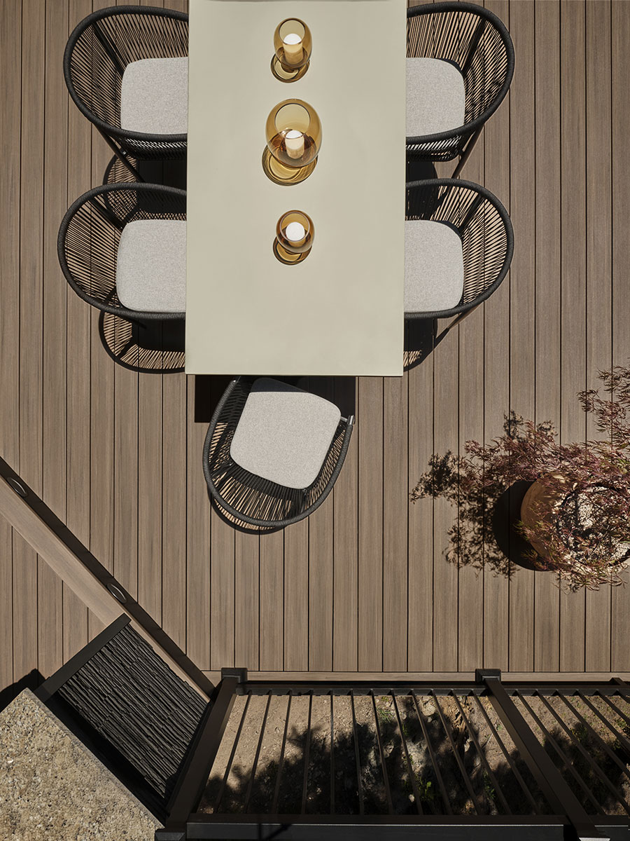 TimberTech-EnglishWalnut-Vintage-APVC-Decking0014-COMP